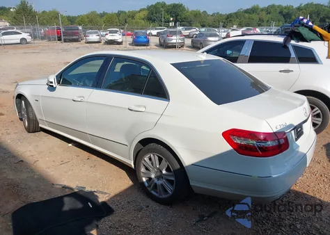 2012 Mercedes-Benz E 350 z USA, uszkodzony, nr VIN WDDHF5KB7CA561717